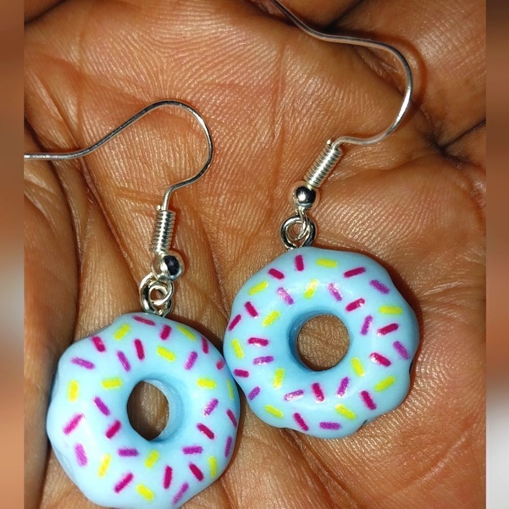 Hand crafted doughnut dangle earrings - Picture 6 of 6